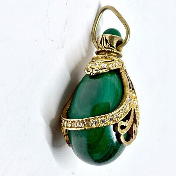 Vintage Art Nouveau Gold Tone Green Malachite Teardrop Crystal Egg Pendant 1.1” - Picture 8 of 9